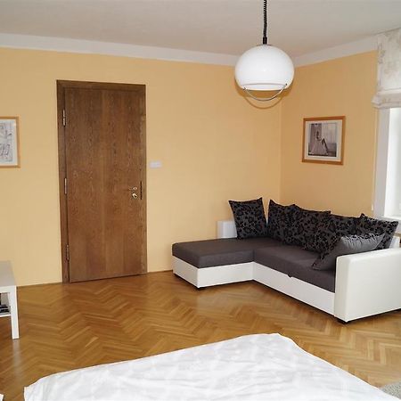 Apartman U Stadionu بروموف المظهر الخارجي الصورة